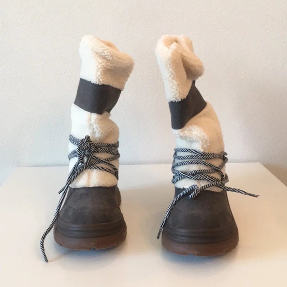 New WB Woman’s Journee Collection Cozy Two-Tone Winter Boots